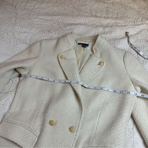 Vince cream herringbone textured blazer (size 10) - Picture 4 of 9